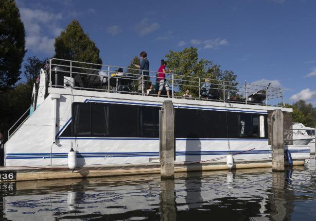 Hotel Bluebird House-Boat East Molesey Exterior foto