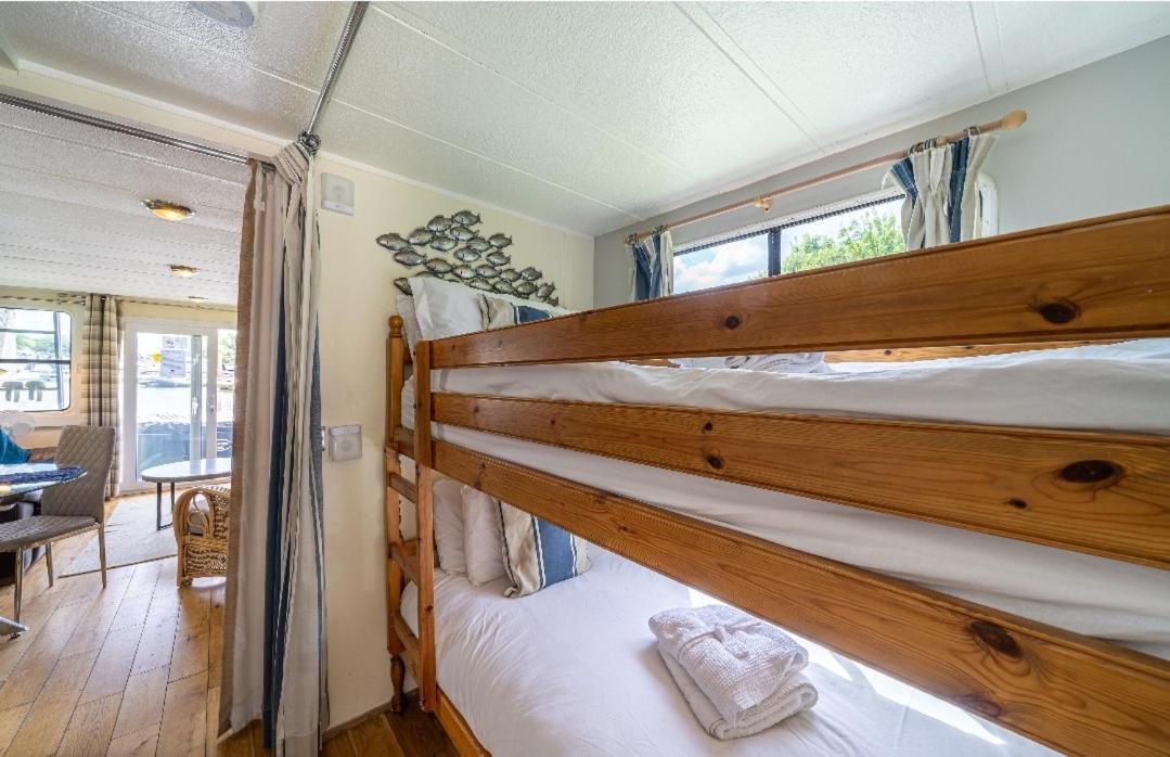 Hotel Bluebird House-Boat East Molesey Exterior foto