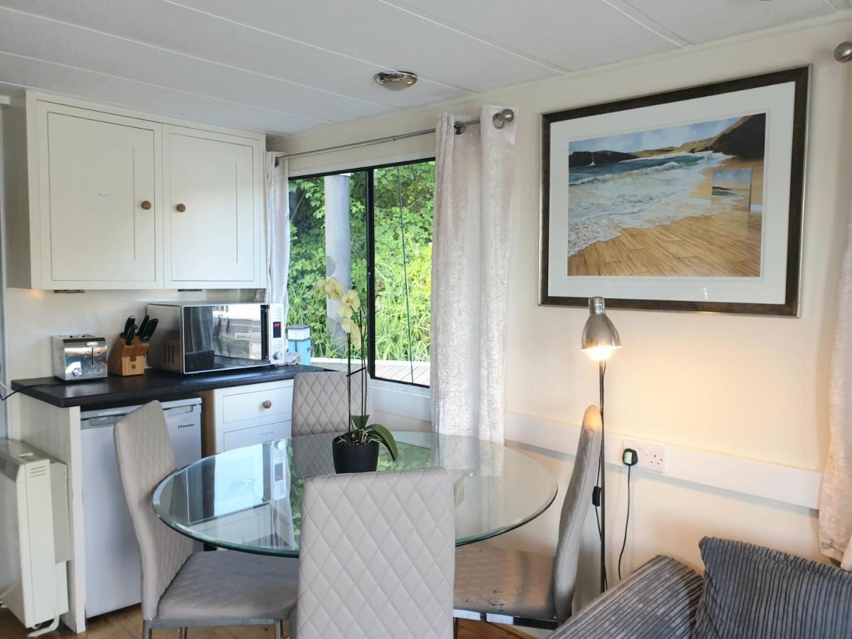 Hotel Bluebird House-Boat East Molesey Exterior foto