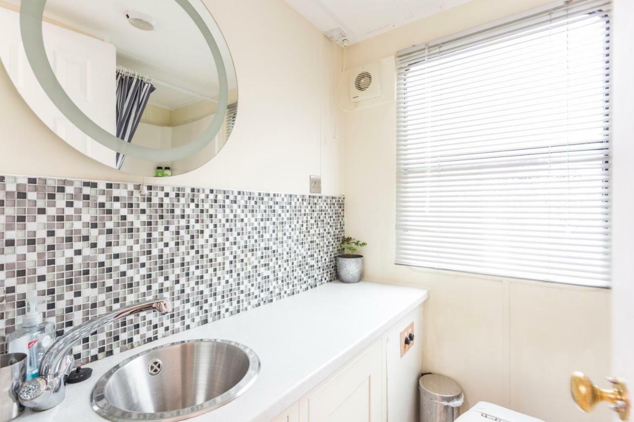 Hotel Bluebird House-Boat East Molesey Exterior foto